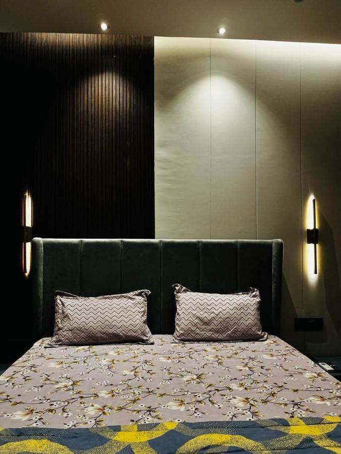 Luxe Apartment By Hey Studio'S Ghaziabad Exterior foto