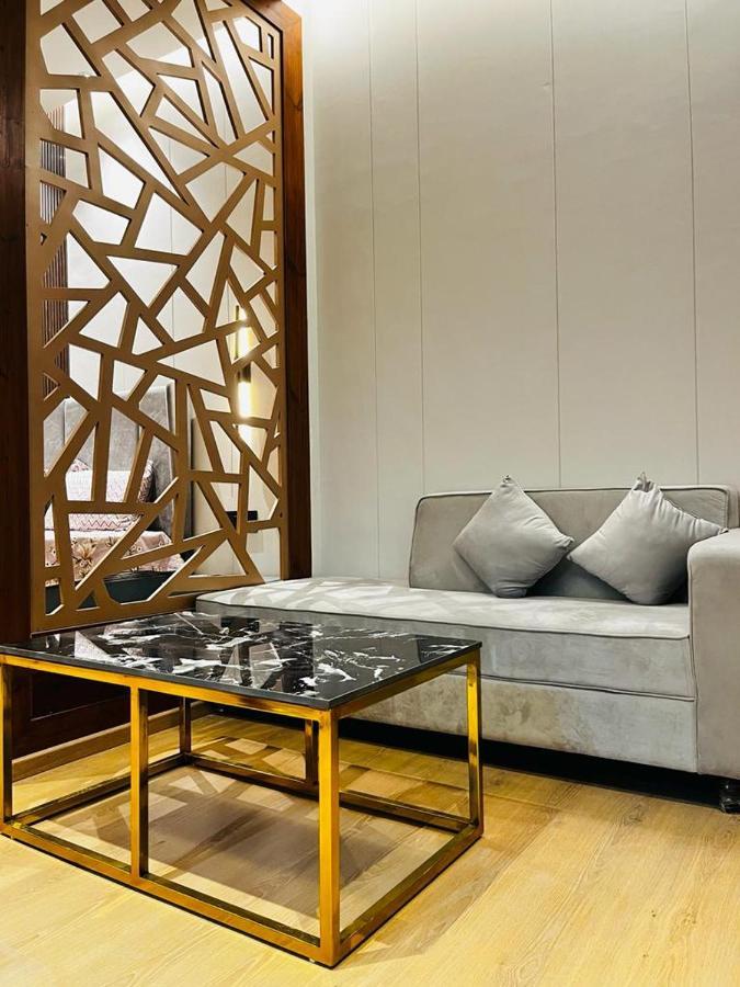 Luxe Apartment By Hey Studio'S Ghaziabad Exterior foto